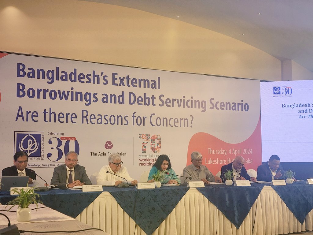 Interesting presentations on 🇧🇩 economy's future thanks to @cpd_bd @FahmidaKcpd - especially as many short term indicators seem to be finally improving, it becomes even more important to have the mid to long term trends in mind when devising policy