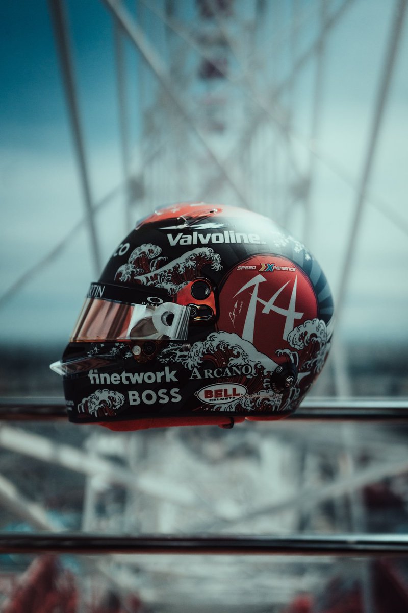 TearOffFR's tweet photo. 📸 Fernando Alonso nous sort une nouvelle masterclass de design au Japon 🇯🇵

Le casque spécial du pilote espagnol reprend les mêmes codes que l’année passée mais avec cette fois-ci du noir, vous aimez ? 

#F1 #JapaneseGP 🇯🇵 https://t.co/o2nrBfOUhV