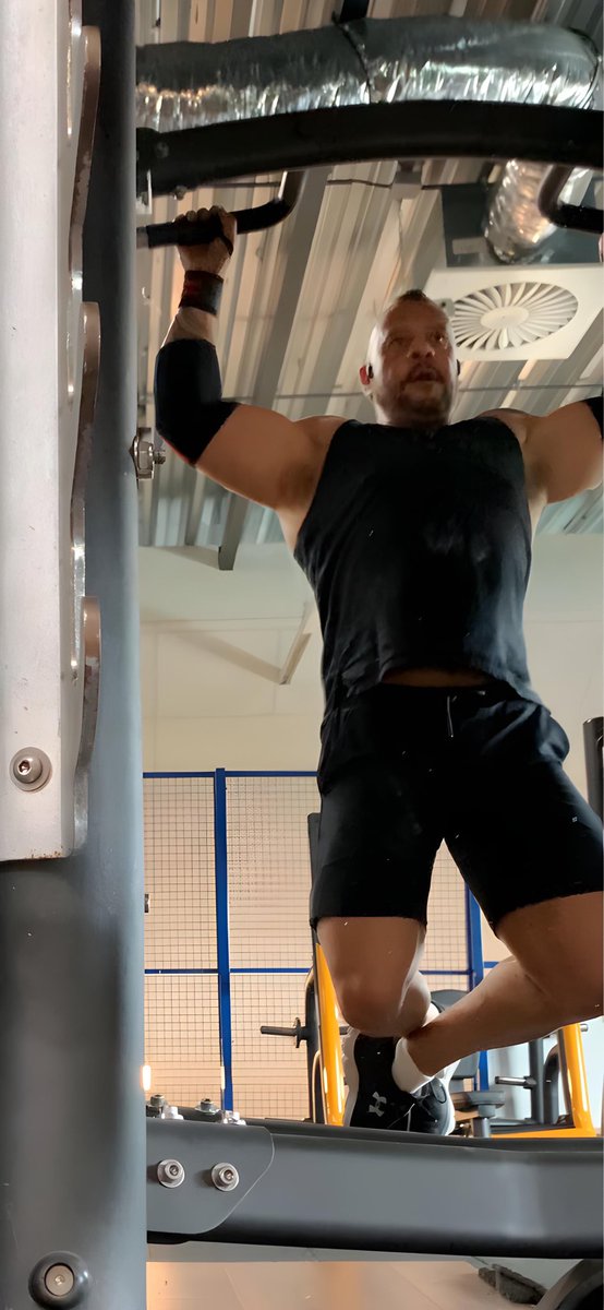 roidmusclelove1's tweet photo. Double trouble Thursday 

#beefybear #scruff #Gymbro #gymtime #gym #gymtime #bicep #ARMS #alpha #muscle #musclegrowth #inked #inkedmuscle #pullup #ROIDTEAM #ROIDLOVE #hornyasf #fitgay #AlphaTop #bicepflexing #jackedmuscle #jock #mirrorselfie #beef https://t.co/29OKrV7rCE