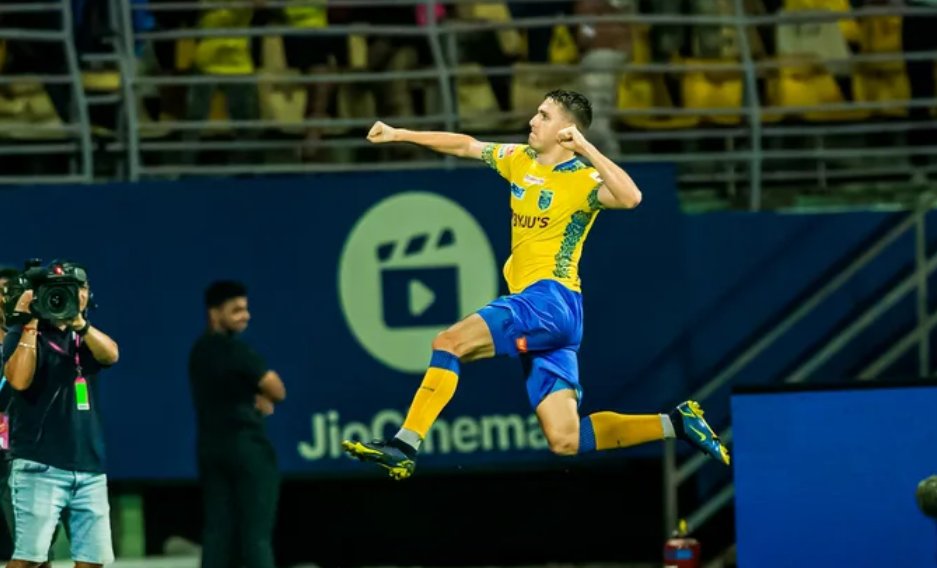 Adarsh_Shaibu's tweet photo. Referee 4-2 Kerala Blasters 🤝

#KBFCEBFC #KBFC #KeralaBlasters https://t.co/Qsvhzspjgr