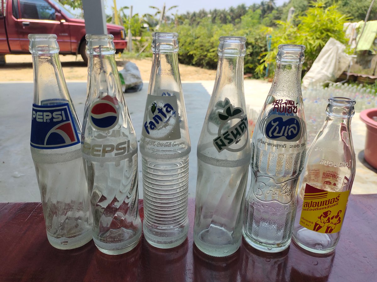 Pop15806344's tweet photo. ขายขวดวินเทจ ตกแต่งบ้าน แต่งร้าน เอาไปตัดเป็นแก้ว เพิ่มความคลาสสิค ให้ชีวิต
ใบละ20บาท ครับ หาไม่ได้ อีกแล้ว https://t.co/MSUSve6EX3