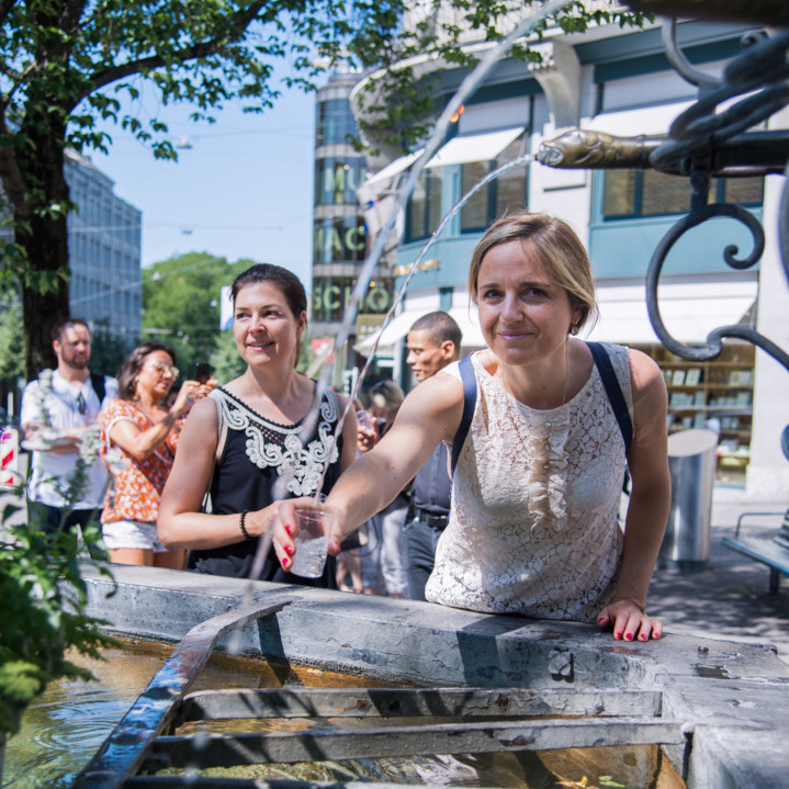 Did you know over 1,200 fountains in Zurich flow with fresh, crystal-clear drinking water? Best part? It's free! Explore Zurich's aquatic history with our themed tours! #eventprofs #swisstainable #meetingswitzerland #meetinzurich #WorldWaterDay