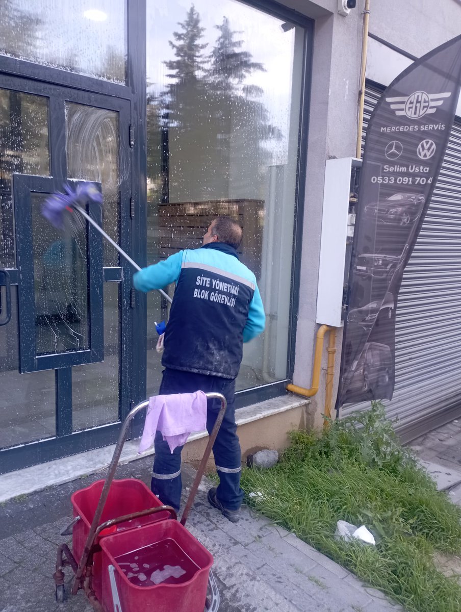 Gop1EtapTokiKo1's tweet photo. Bayram temizliklerimiz düzenli ve program dahilinde devam etmektedir. @AlicanOzpolat @EmlakYonetim https://t.co/Markrio69P