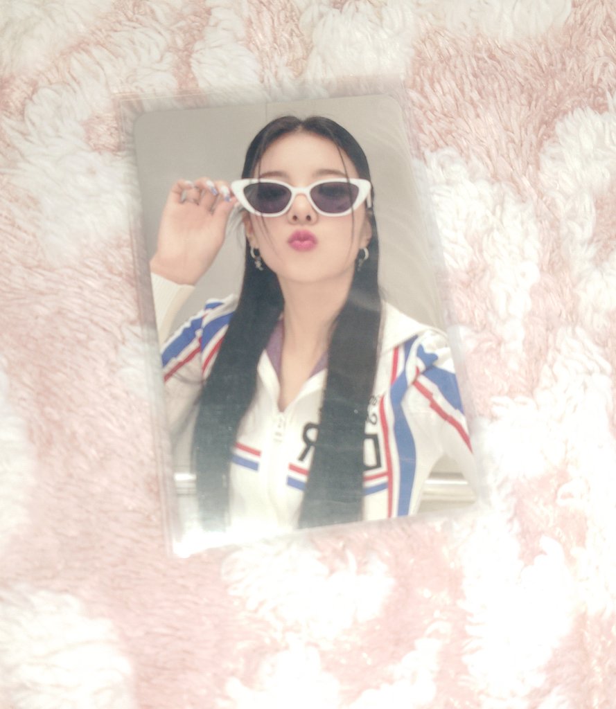 yraeraegoaway's tweet photo. wts lfb ! 

get naaaaa https://t.co/F70m7NjjHf