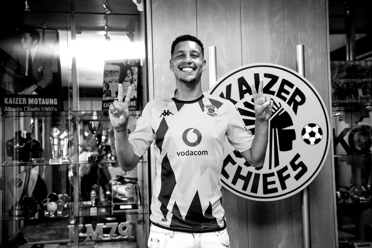 KaizerChiefs's tweet image. It is with a great deal of sadness that we announce that Kaizer Chiefs player, Luke Fleurs tragically lost his life last night during a hijacking incident in Johannesburg. 

Our thoughts and prayers are with his family and friends at this difficult time.

The SAPS are handling…