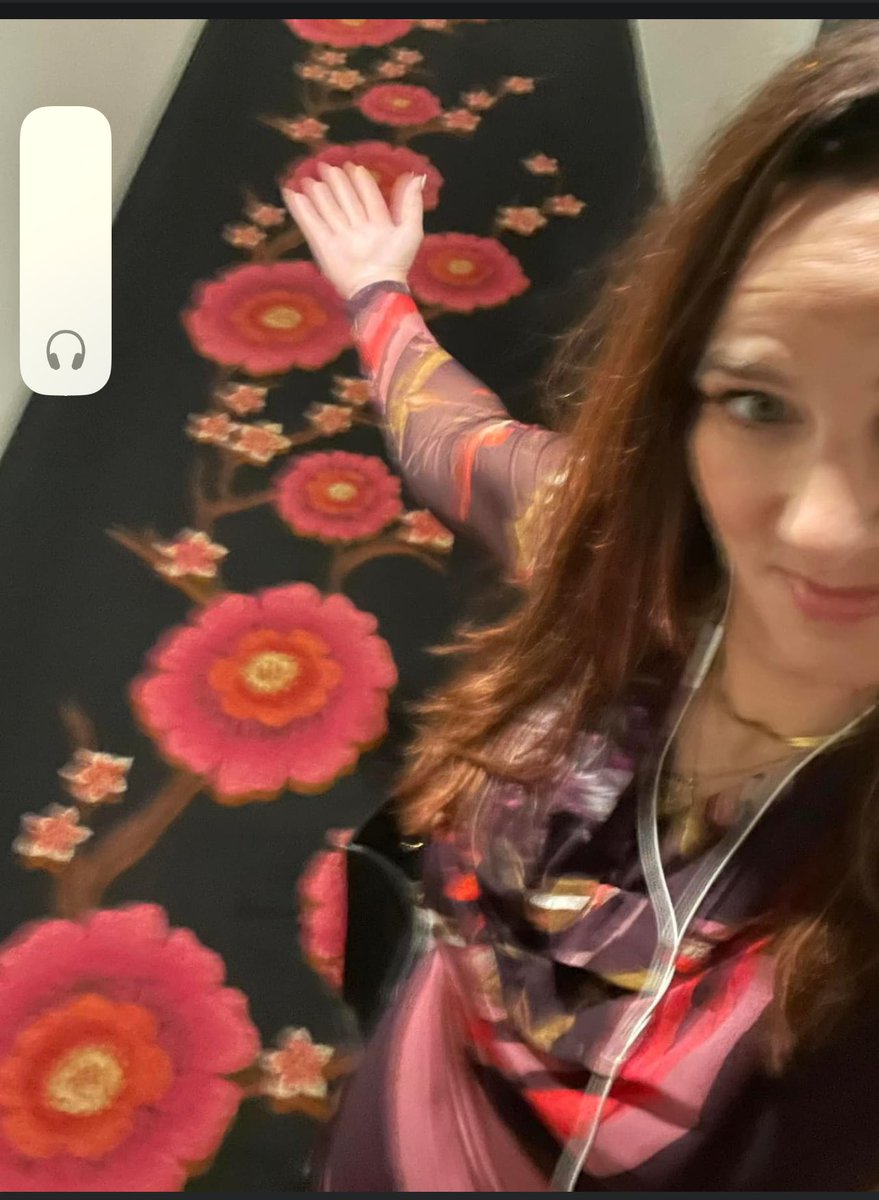 isabelledrake's tweet image. Me matching the carpet. Me presenting my poster. Me *not* ordering the whiskey cocktail. 2 things you expected and one you did not.
#cccc #isadrake