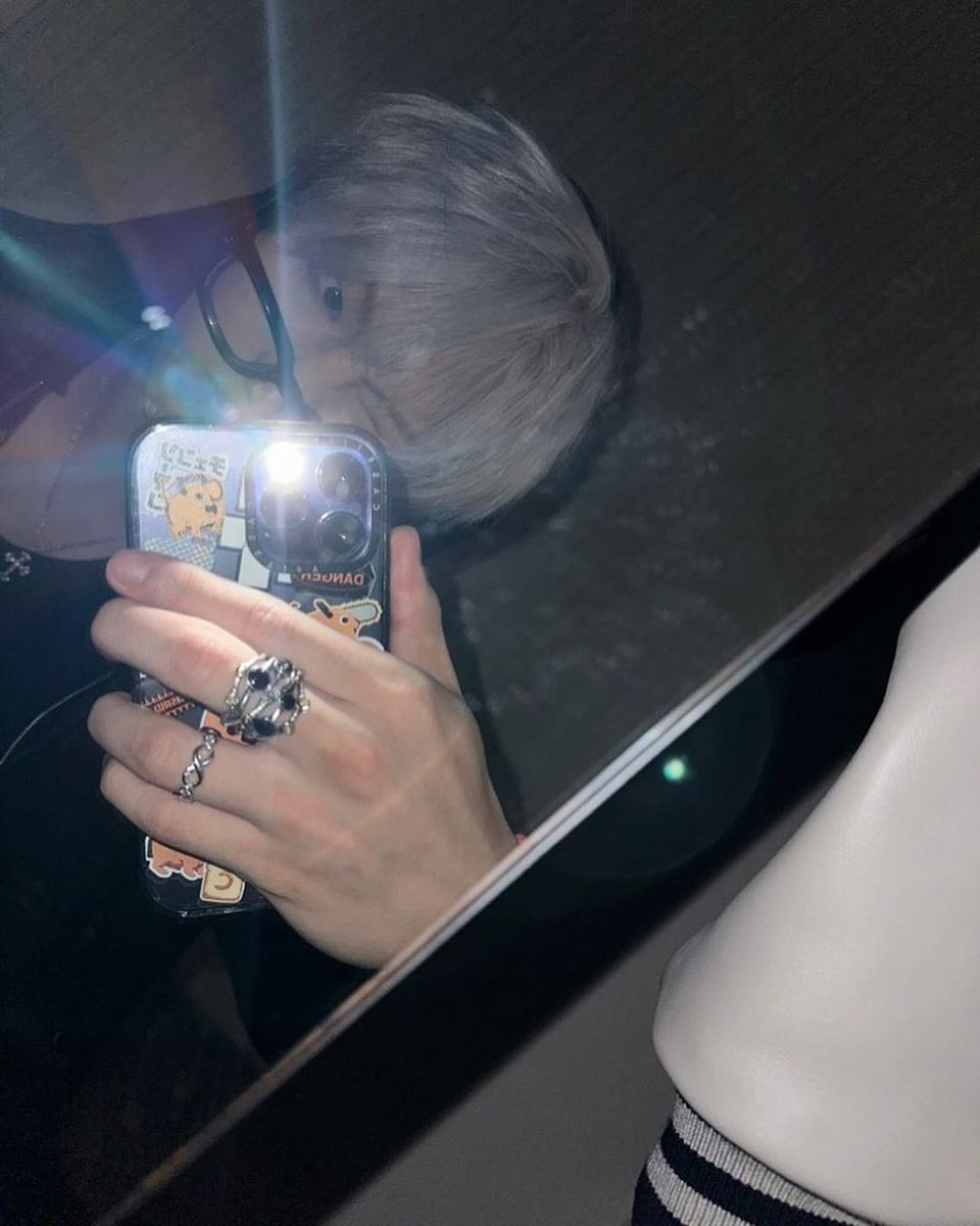 zhouang1024's tweet image. mingi posted on ig
[#fix_onstagram] 홍중이형 따라하기 (블랙 버전)

@ATEEZofficial #ATEEZ #에이티즈