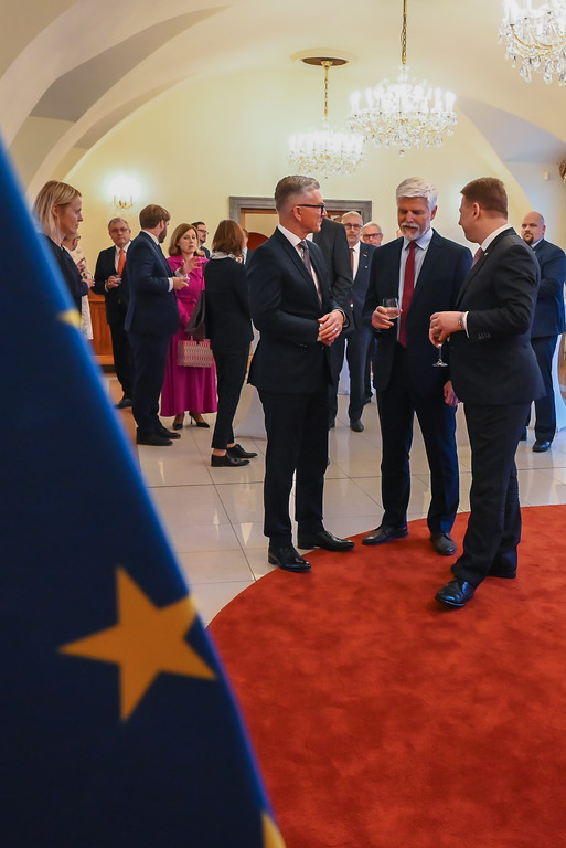 ProuzaTomas's tweet photo. Jsem moc rád, že jsme mohli včera večer přivítat spolu se @zdenek_zajicek téměř dvě stovky významných hostů na zahájení konference @Hokomora Česká republika v EU: příštích 20 let. A moc si vážíme toho, že konferenci slavnostně zahájil sám @prezidentpavel. #Next20Years https://t.co/TOeR1gySDn