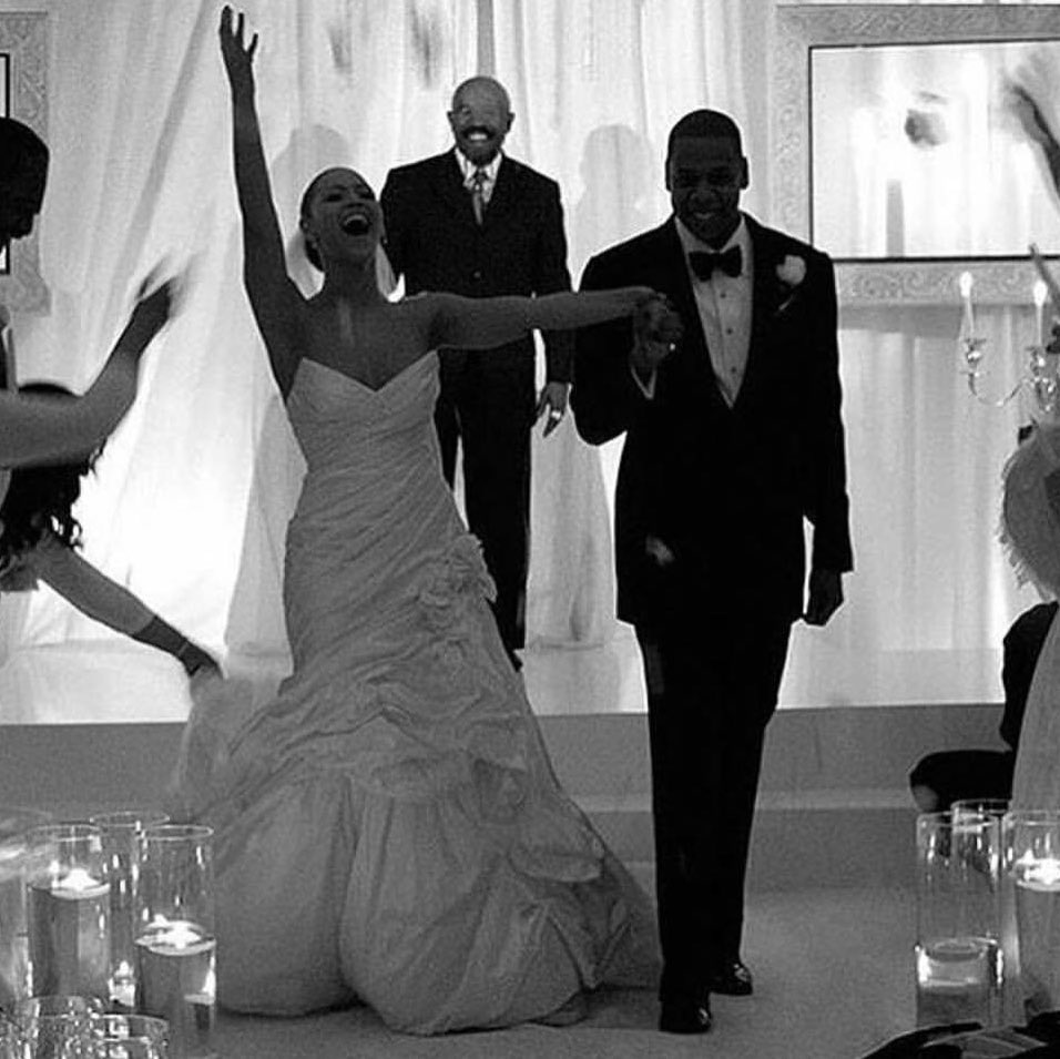 KhloYonce's tweet photo. happy 16th wedding anniversary to Beyoncé &amp; Jay Z🥹🤍 https://t.co/I74b70CcX5