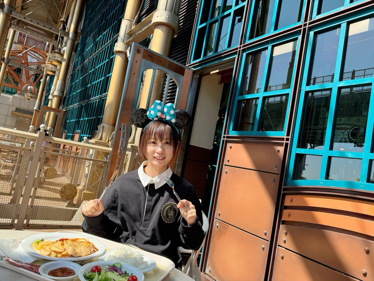 GUMi_BiSH's tweet photo. 友達とシーに行った時のやつです！
この耳つけてる人、めっちゃいた笑🎀 https://t.co/cfSovx4oLF