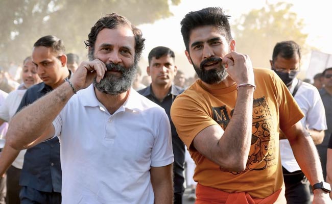 Rpushppendra's tweet photo. लग रहा है #IPL2024 खत्‍म होते होते पूरी #कांग्रेस #बीजेपी ज्‍वाइन कर लेगी और राहुल गांधी फाइनल मैच वाले दिन ज्‍वाइन करेंगे!

अबकी बार कांग्रेस वाली बीजेपी सरकार😀😀
 
#अबकी_बार_400_पार  #RahulGandhi #Bijendersingh #gouravvallabh #Congress https://t.co/BEOEpEmSsB