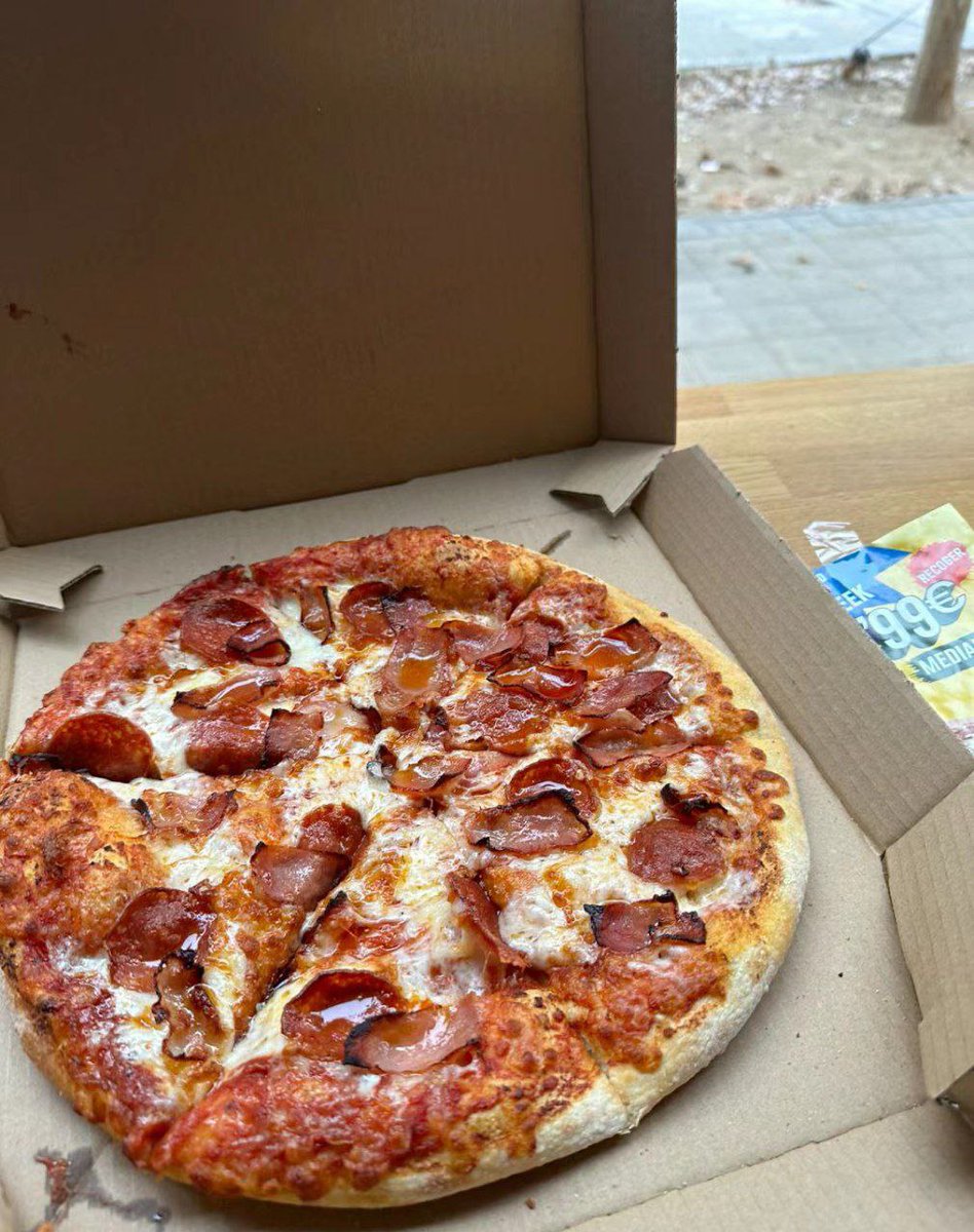 SweetMood192's tweet photo. Italian pizza, worth having https://t.co/M1mT2yA5sn