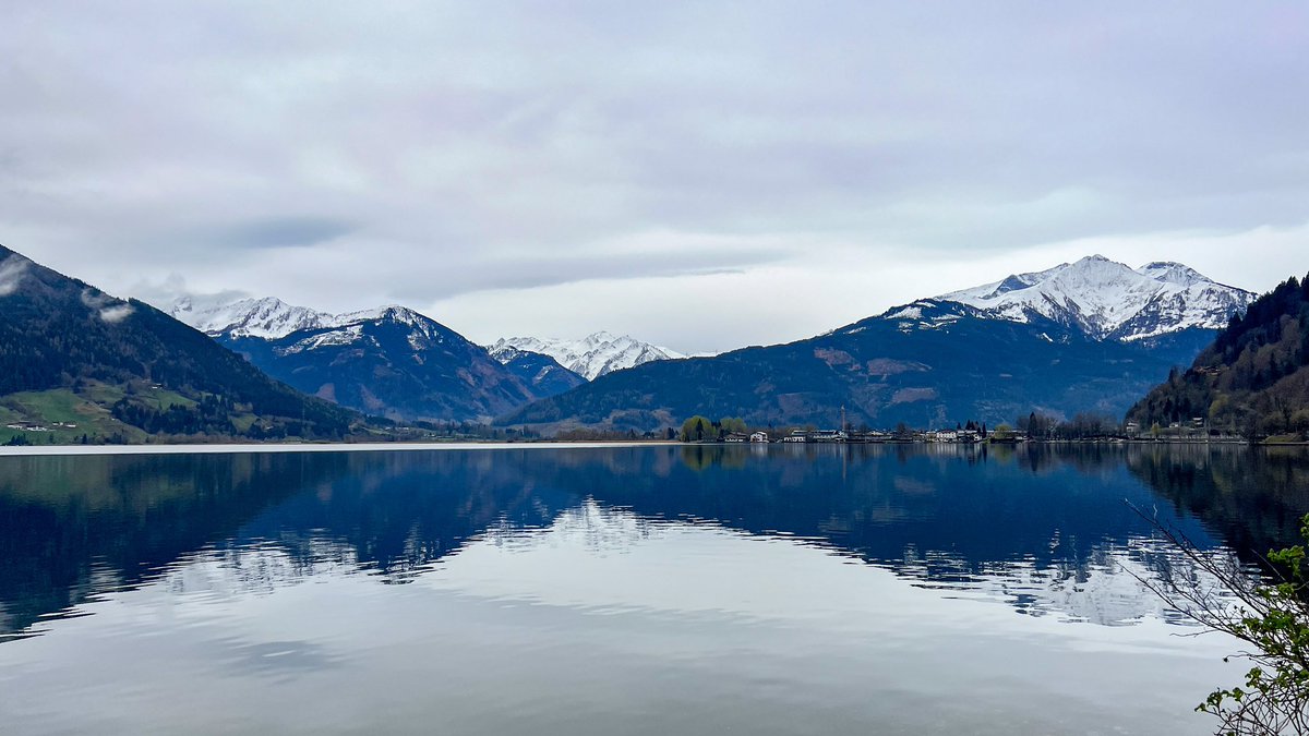 Arriving into Zell am See by train to this view first thing in the morning 🇦🇹😍

 #feelaustria #lebensgefühl