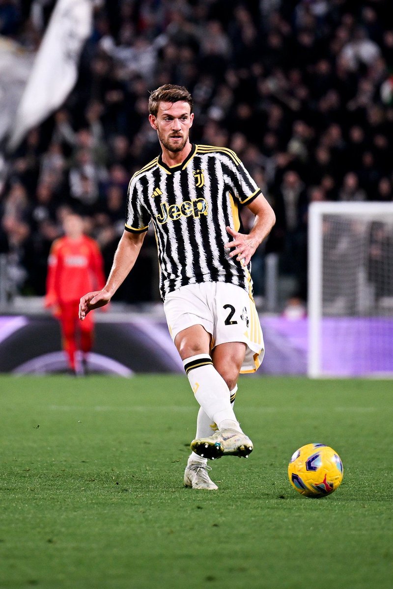 Beşiktaş yönetiminin, sezon sonu sözleşmesi sona erecek Daniele Rugani'nin menajeri ile önümüzdeki günlerde bir araya gelmesi bekleniyor. 

Hedefteki bir diğer isim ise Stefan Savic. Atletico'dan ayrılması beklenen Savic ile yeniden masaya oturulacak.

📰 (Takvim)