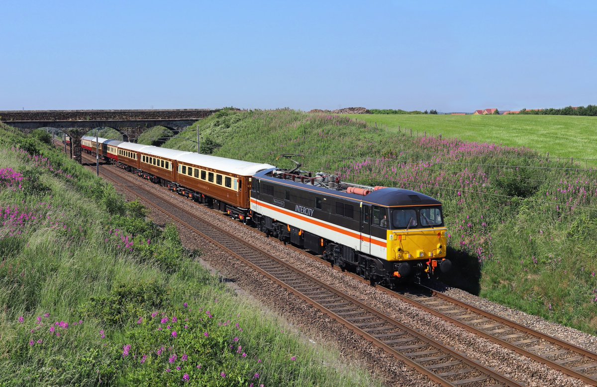 87002 heads North in 25 degrees morning heat something we could all do with now with a test run to Carlisle. 25th June 2020 📸 ☀️ ⭐️ Gift Store ⬇️🏞🚂 railwayartprintshop.etsy.com #class87 #intercity #railways