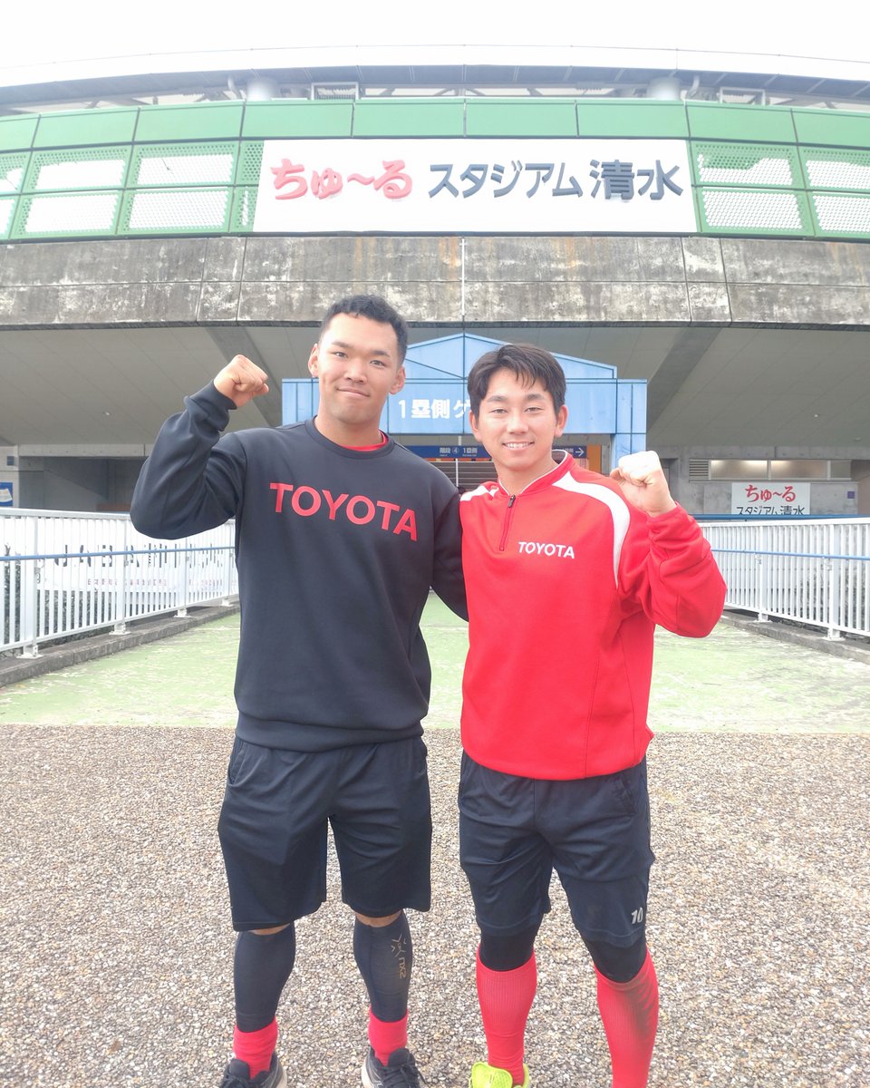 Miakitsuburaya's tweet photo. JABA静岡大会初戦で同期そろってHRを放った #トヨタ自動車 の #今井脩斗 選手（早大）と #福井章吾 捕手（慶大）。七回にも二塁打でコールド勝ちを決めた福井選手は「長打力が自分の武器。打点を稼いでいきたい」。最近は松本健吾投手のタオルを愛用してるそうです⚾ 
https://t.co/FcHriKX7XW https://t.co/cxUxNYNtiB