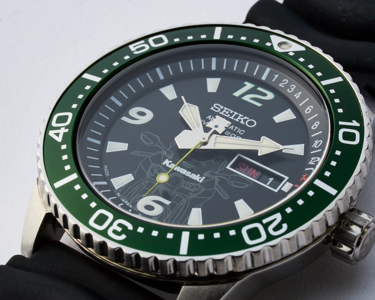 kawasakisendai6's tweet photo. 日常と共にカワサキを身に着けませんか?
【SEIKOコラボ Ninja ZX-10Rウォッチ】
定価販売価格:74,800円(税込)
現在開催中のリミテッドセール対象商品のため上記の金額より20%OFF!
#Kawasaki #カワサキプラザ #motorcycle #Ninja #ZX10R #ダイバーズウォッチ #SEIKO #watch #998cc #バイク https://t.co/FNQaymTRUS