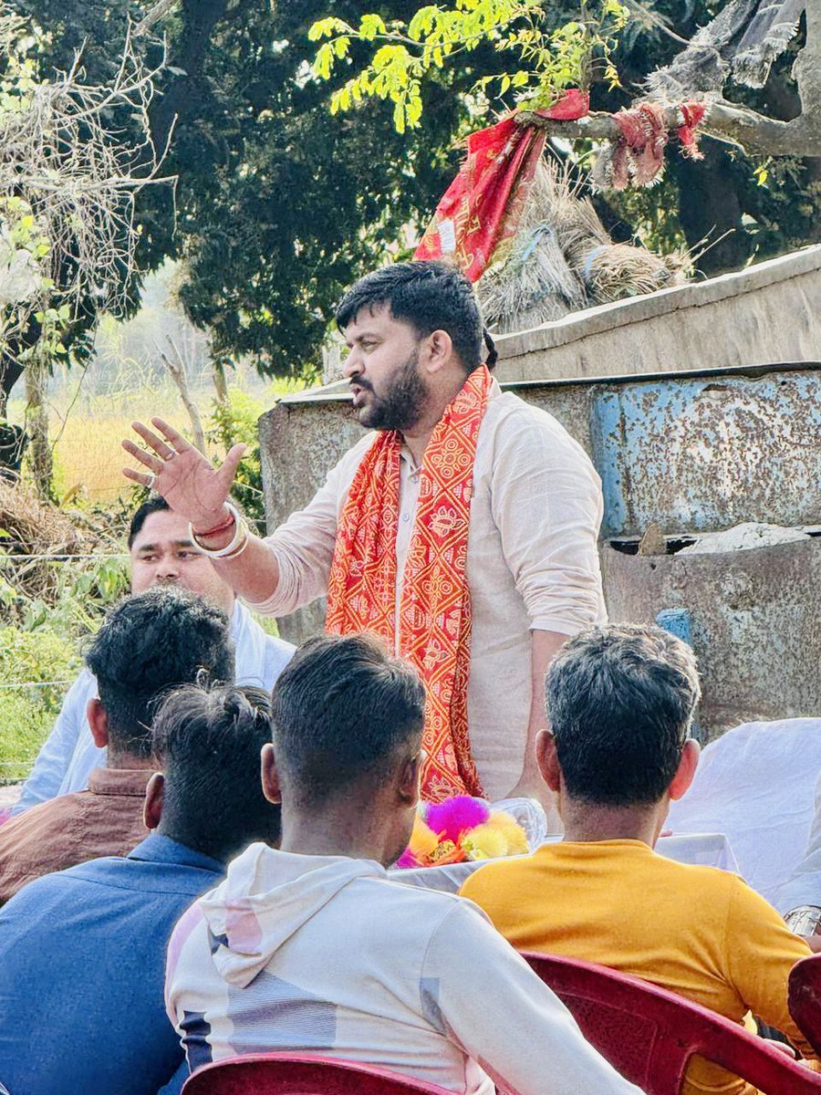 RLkBjp's tweet photo. संगठन के निर्देशानुसार पीलीभीत लोकसभा की बरखेड़ा विधानसभा के न्यूरिया मंडल में युवा मोर्चा की बैठक करके आगामी कार्यक्रमों की विधिवत योजना रचना तैयार की 
जय भाजपा
#RudralaxmikantTeam
@sunilbansalbjp @idharampalsingh @Bhupendraupbjp @PranshuDutt @JitinPrasada @Rudrapdubey_ @BJYM https://t.co/pUWYpia9LC