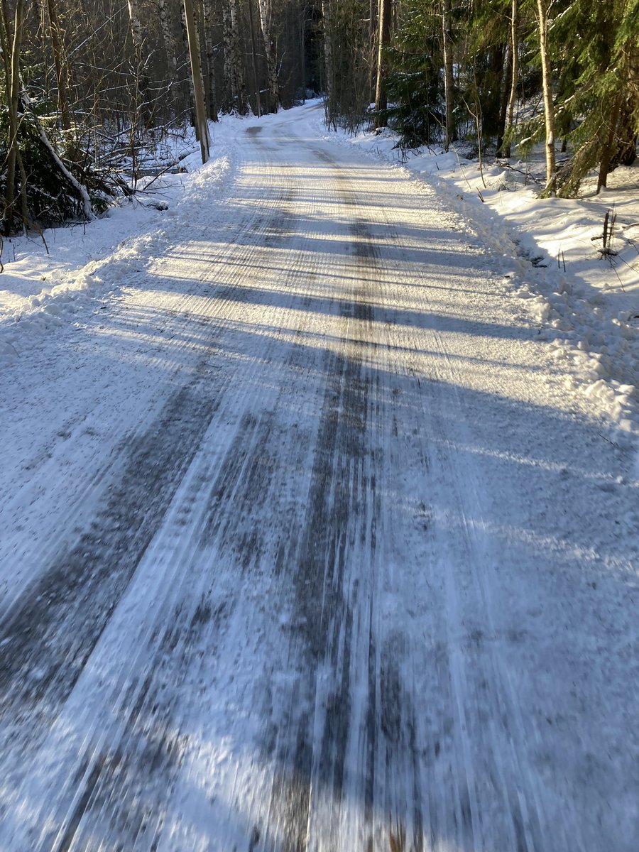 Annan täydet pisteet Helsingin keskuspuiston talvikunnossapidolle tänä talvena! Tästä mallia myös muille kävelyn ja pyöräliikenteen pääväylille. #talvipyöräily #kunnossapito