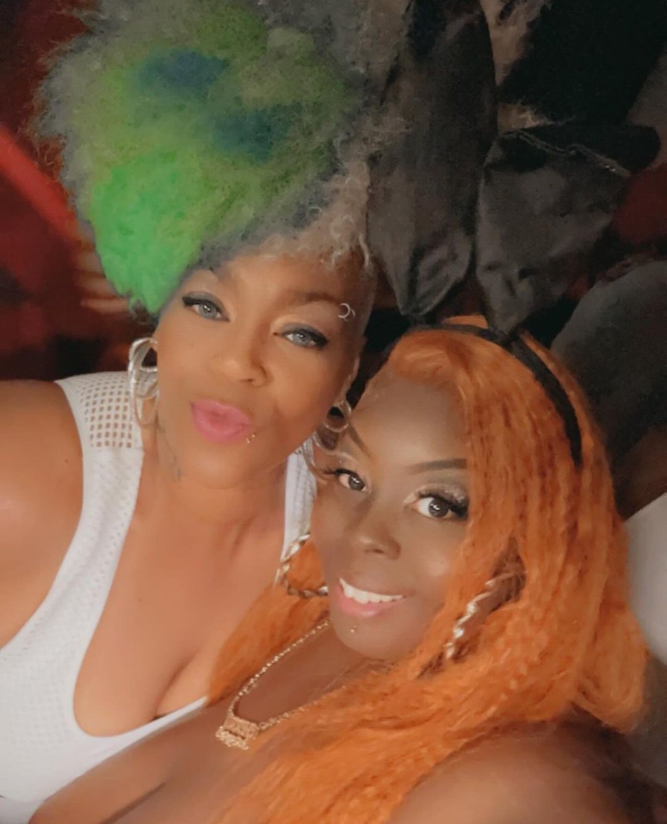 I'm a black swinger, of COURSE I'm gonna fondle your titties while we're taking pics, #ABOUTSATURDAYNIGHT