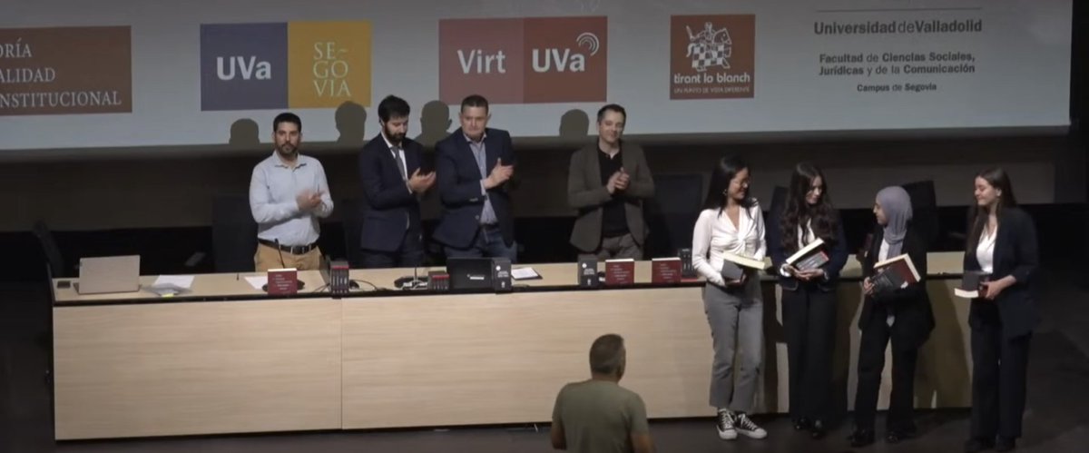 revistaTRCUNED's tweet image. Seminarios de Derecho Constitucional 2024
@UvaConst @UVa_es 

Mejor ORADORA: Asmaá El Idrissi
Mejor EQUIPO: Inés Santinho, Alba Vicario, Marianela Tai del Valle, Asmaá El Idrissi

Coord. @a_d_castrillo 
Secretario J.C. Álvarez
Pte. honorífico: @FcoJavierMatia 

@ACE_ACOES