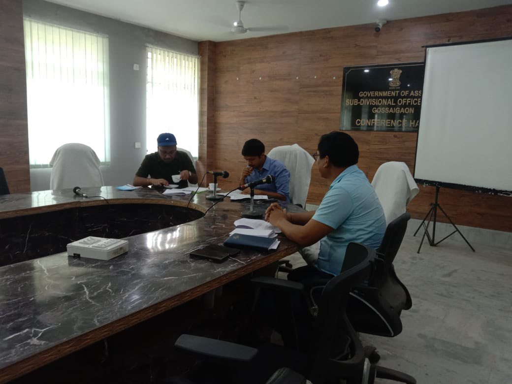SDO_CGossaigaon's tweet photo. Today's meeting at SDO(Civil), Gossaigaon office discussed the MoU between CEO Assam, ASRLM & ASULM. Chaired by Shri Aranyak Saikia (IAS), officials from ASRLM and ASULM were present. @ceo_assam @ECISVEEP @aranyaksaikia #SecureEVM #এক_ভৱিশ্যতৰ_মত https://t.co/zwDj2eENqk