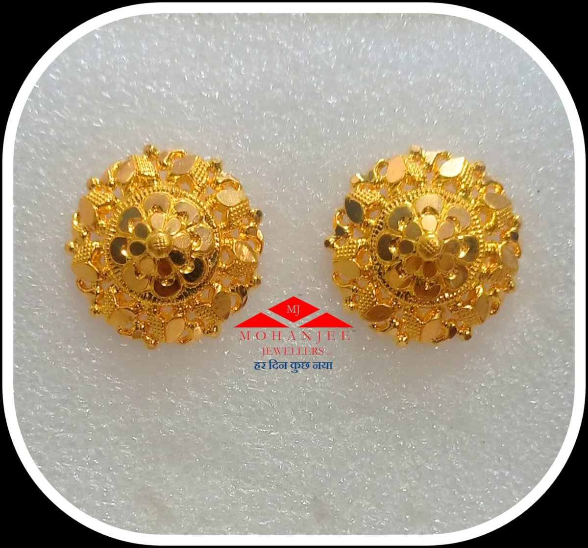 22K 916 #Hallmark #Gold #Earrings
Between Rs31,990/- and 14,900/-By Mohanjee Jewellers, 2 Sarafa Bazar, Paltan Bazar Road, Dehradun.

This is copyrighted by Mohanjee Jewellers LLP.

#Mohanjee #jewellers #traditional 
#Jewellery #Dehradun #designs