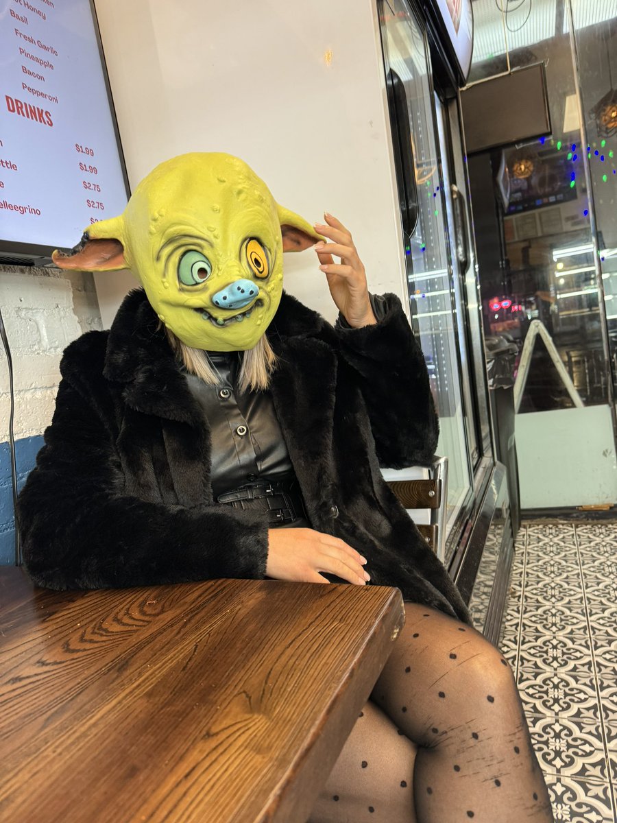 Royal Space Queen tweet media