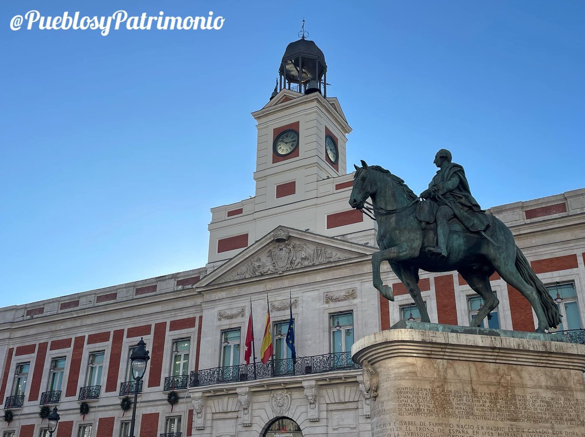 PyPatrimonio's tweet photo. Descubre la belleza de la Villa de Madrid, capital de España 🇪🇸
Con una arquitectura impresionante, vida animada y gran gastronomía deliciosa. No te pierdas lugares como el Palacio Real, el Museo del Prado y la Gran Vía. ¡Explora Madrid! #Madrid #Cultura #Historia #España https://t.co/yu5sUMEJwg