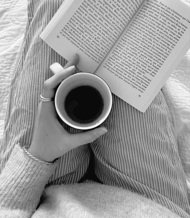 'Buongiorno ai gesti semplici,alle parole gentili,ai sorrisi spontanei..Buongiorno a tutto ciò che viene dal cuore..Solo così le giornate diventano migliori..' 🖤
#ciSiLega cn le belle parole.. 
#unTemaAlGiorno #BuongiornoATutti 
Buongiorno anime ☕️🌷