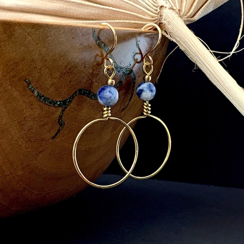 Handcrafted hoop earrings, brass wire wrapped, gold plated hooks, Sodalite.

Purchase via Etsy: etsy.com/uk/listing/153…

#hoopearrings #sodalite #brass #goldplated #handcraftedearrings #uniquejewellery #boholook #bohostyle #bohemianjewellery #bohemianfashion #earringsofgemstone