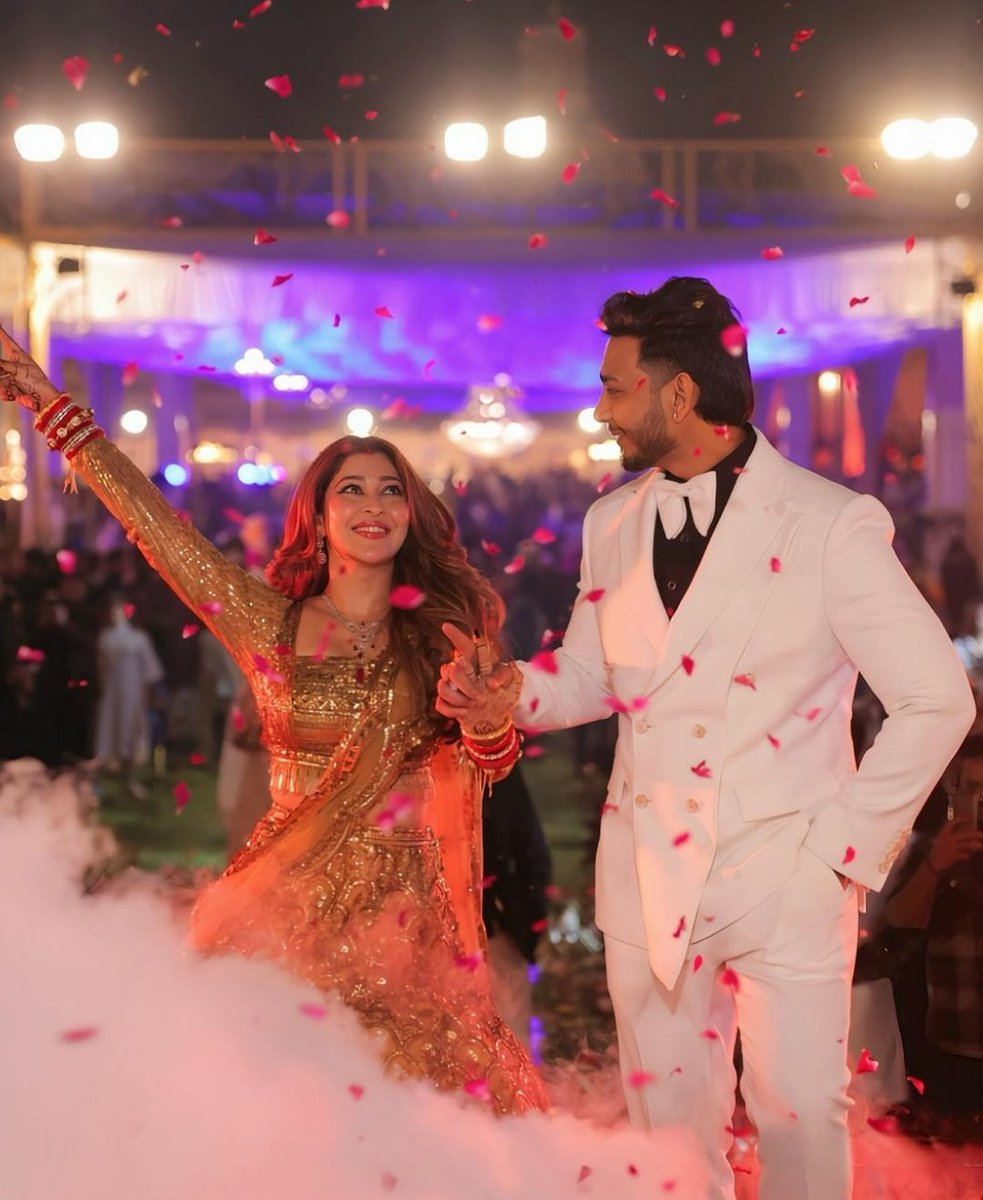 spicyswetty's tweet photo. Cant get over these stunning pics 🧿💟🧿💟🧿💟🥺 
...
......
That's Mr nd Mrs for u from their grand Wedding Reception Haryana 💛❤💛❤💛 @Sonarikan_FC @BSonarika @tinasinster #Sonarikabhadoria https://t.co/ApQ8WzEEmG