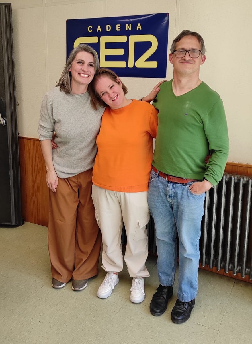 ataditeruel's tweet photo. Los #autogestores de #ATADI entrevistaron ayer a la ilustradora Elena Castillo en su sección mensual del programa Hoy por hoy de @La_SER #Teruel. Podéis escuchar la entrevista a partir del minuto 10.00 aquí: https://t.co/RFR0FT6czO https://t.co/1PFEW2RF9y