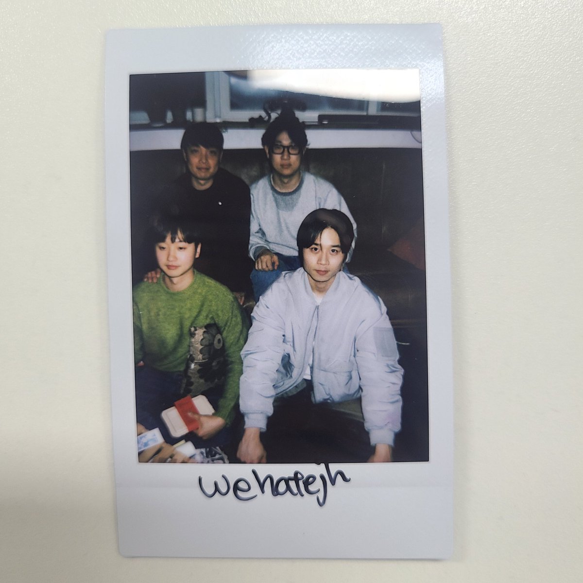 pppissing's tweet photo. 제비다방 미러볼픽 제대로 즐기는 사람
#wehatejh https://t.co/mgUNzn843r