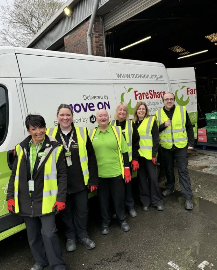 Great to see our West Coast ⁦⁦@asda⁩ Champions helping out at the ⁦⁦@FareShareUK⁩ Glasgow depot yesterday. Really brings to life the positive impact of our food donation programme.