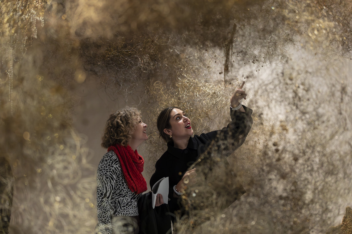 Must-See Exhibitions Across the UK: The Power & Politics of Textiles in Art at @BarbicanCentre The exhibit features 50 artists who utilise textiles, fibre, & thread to weave stories, challenge power structures,& reimagine the world. 🔗Full feature here: artrabbit.com/network/featur…