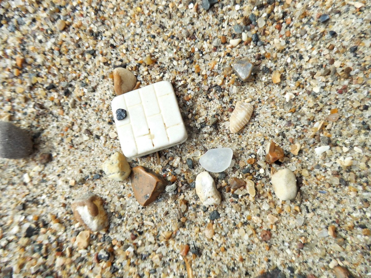 I have a few of these squares - I think they were part of a vintage toy house building kit? #retro #beachfinds #oceanplastics #beachcombing #cullercoats #toys