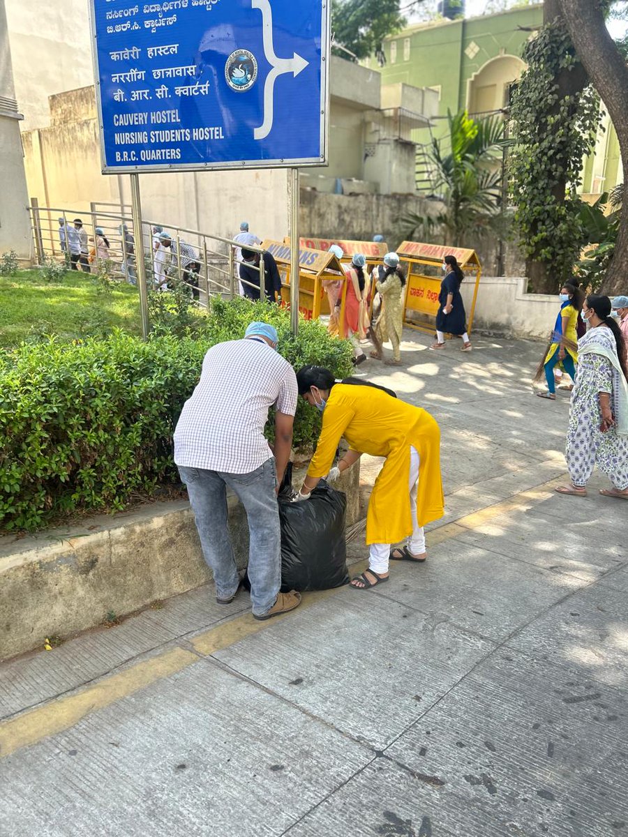 Join us in keeping our environment Clean! 🌿Today at NIMHANS, our admin staff led a massive cleanliness drive as part of #SwachhataPakhwada 2024, embracing the theme of Parisara Swachhata. Let's work together for a cleaner, greener Campus!💚 #ParisaraSwachhata #CleanEnvironment