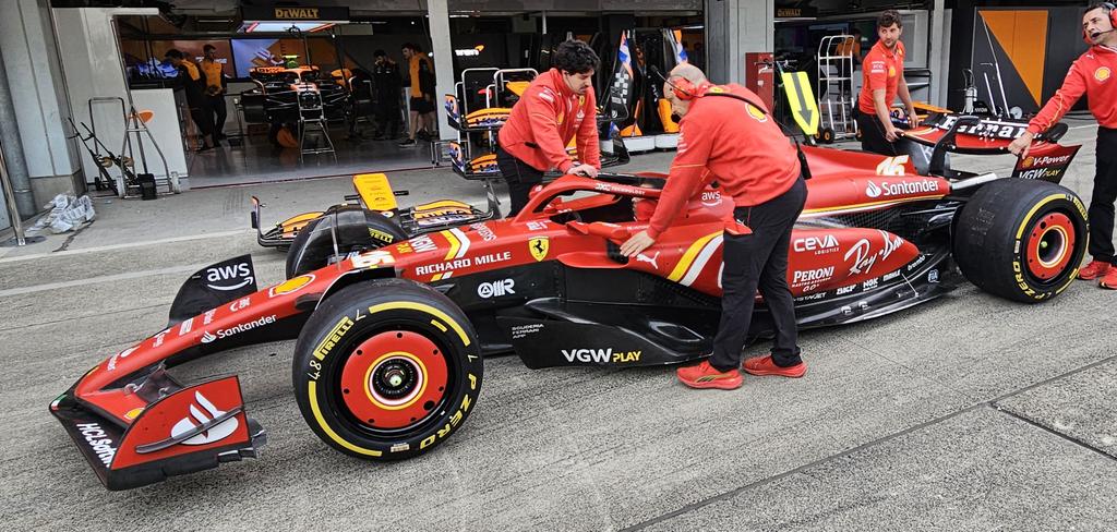 AlbertFabrega's tweet photo. El Ferrari en Suzuka 
#f1 #JapaneseGP https://t.co/M12aGbGeRf