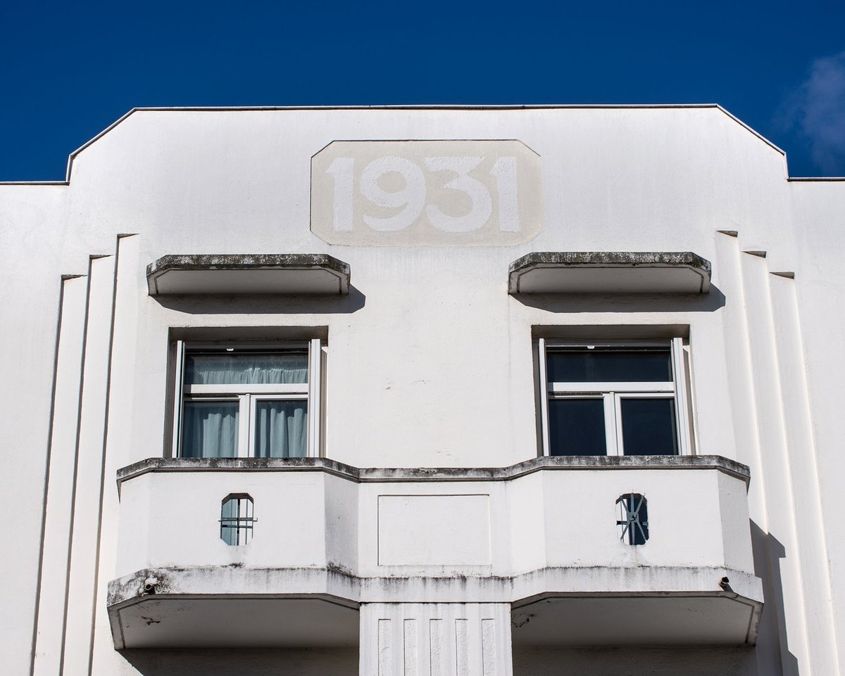 TMHabitat's tweet photo. 🔊 #FiersDeNosRésidences  
Résidence Bonnefoy 🏢

1931. Quatre chiffres encore gravés sur la façade, témoins de l’année de construction de la résidence.
Cette bâtisse en « H » imaginée par Jean Montariol est emblématique du quartier de #Bonnefoy.

#Toulouse #architecture #infoTMH https://t.co/hjm5tnf8td