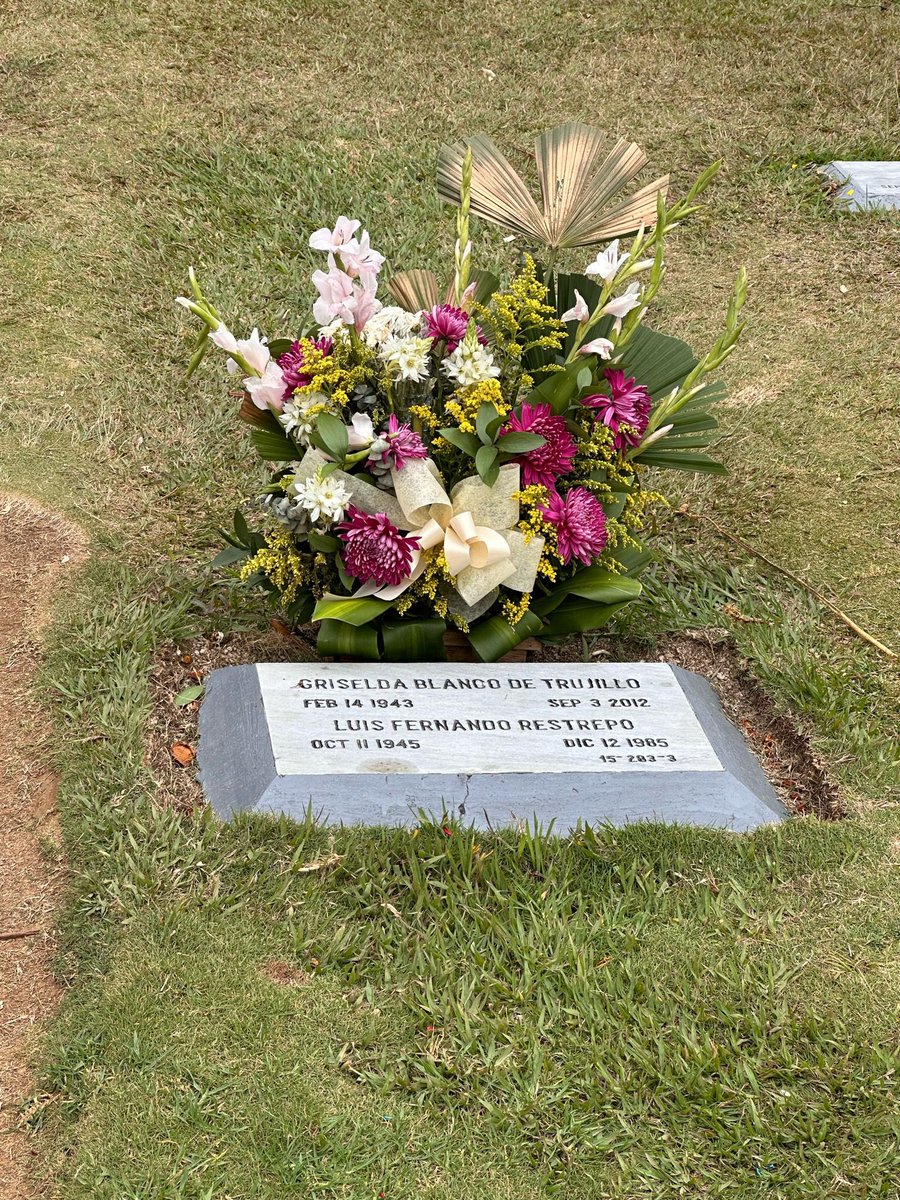 Is_Right's tweet image. My mate is on holiday in Medellín and done the Escobar tour with a bonus of Griselda thrown in 😂