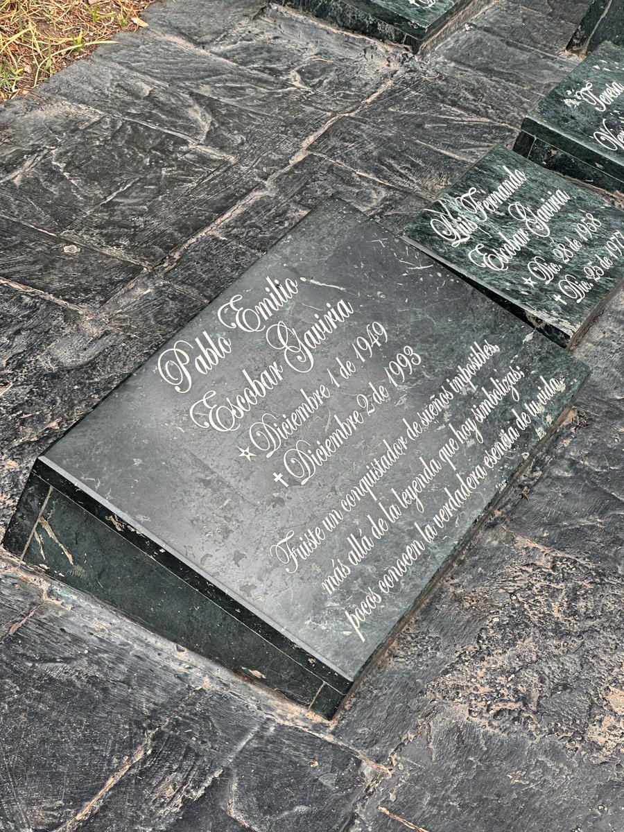 Is_Right's tweet image. My mate is on holiday in Medellín and done the Escobar tour with a bonus of Griselda thrown in 😂