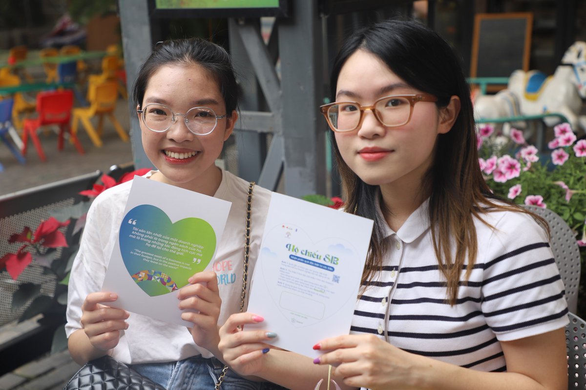 UNDPVietNam's tweet photo. #ThrowbackThursday to the amazing #SIB HUB HeartFest 2024!🎊 Over 40 social impact businesses (SIBs) gathered at Hanoi Book Street w/🌱green products that embrace social &amp; environmental impact. Huge thanks to all attendees for supporting 🇻🇳's thriving SIB ecosystem.

#ISEECOVID https://t.co/7epgXpMvS8