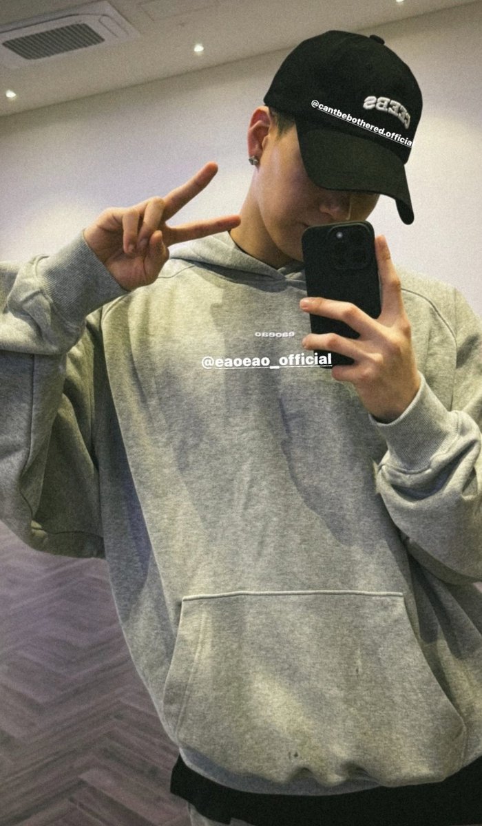 PENNNIEL's tweet photo. 내일은 금요일이야! ✌️

Tomorrow is Friday! ✌️ https://t.co/uhmqSwdkGZ