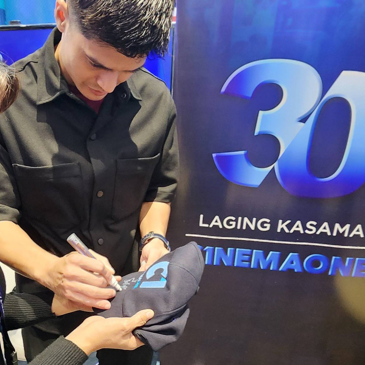c1nemaone's tweet photo. Exciting day at PCTA Tech Show 2024! 💙

Our cable operators had a blast meeting @akosijcdeberat at the CPI booth. From winning exclusive Cinema One merch to a special meet and greet, it was an unforgettable experience at SMX Convention Center Manila! #PCTATechShow2024 #CinemaOne https://t.co/NKUQcSe4iR