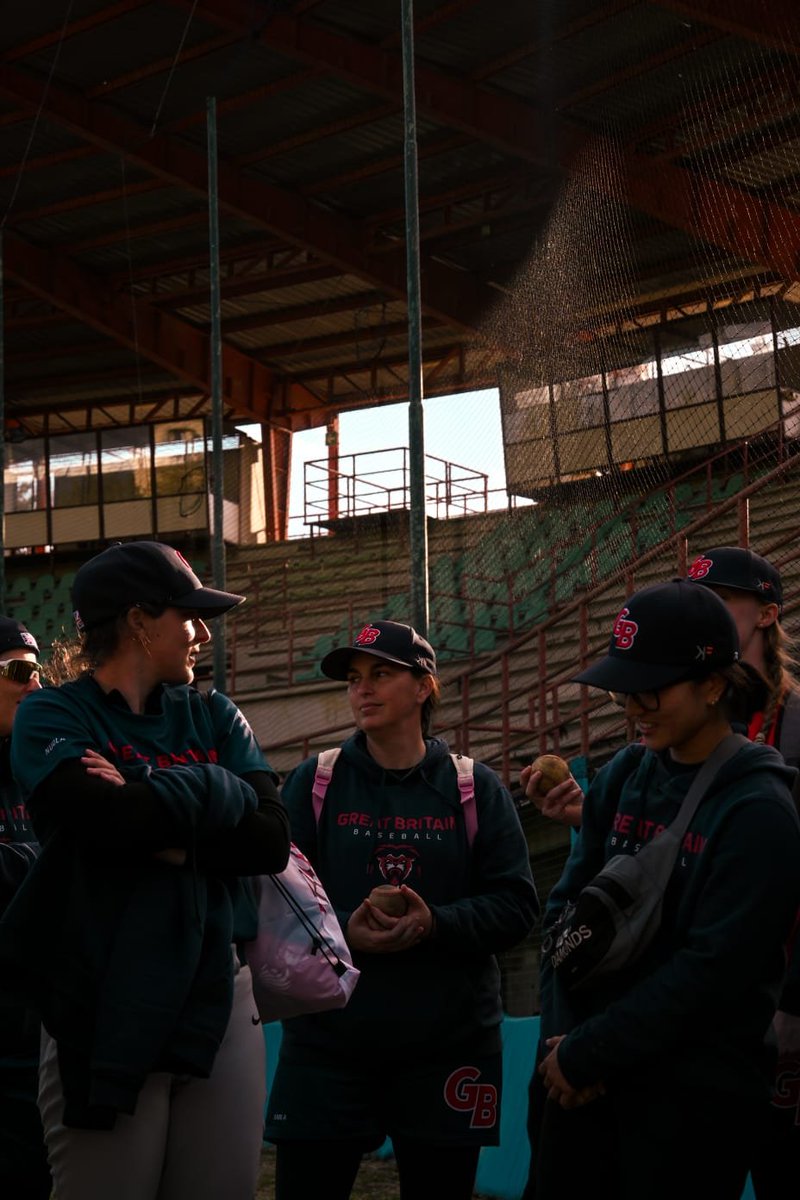 Check some images from 🇬🇧 WNT friendlies in Fiorentina. #womensBaseball