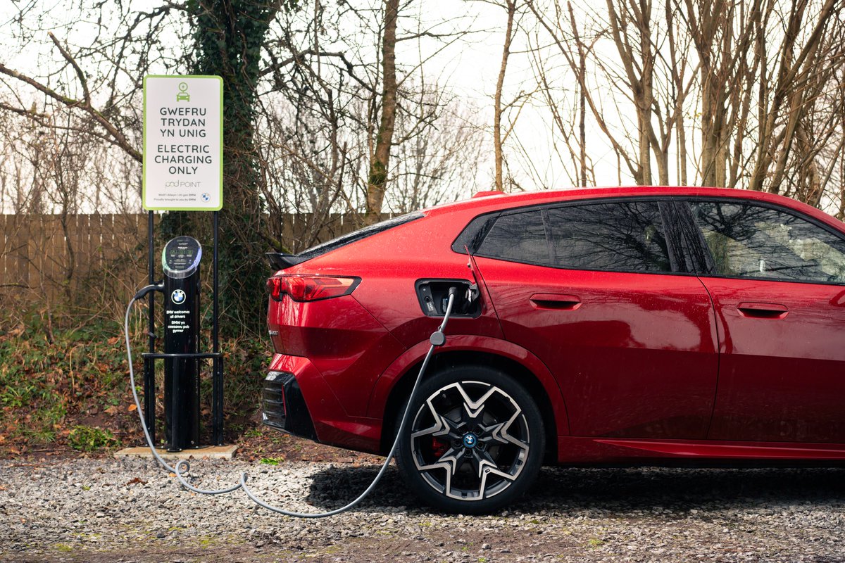 📢 New Electric Vehicle Charge-Points Live At Bannau Brycheiniog National Park 🚗 ⚡ The new charge-points have been funded by @BMW_UK through their Recharge in Nature partnership with UK National Parks. ℹ️ bit.ly/3VL3UAl