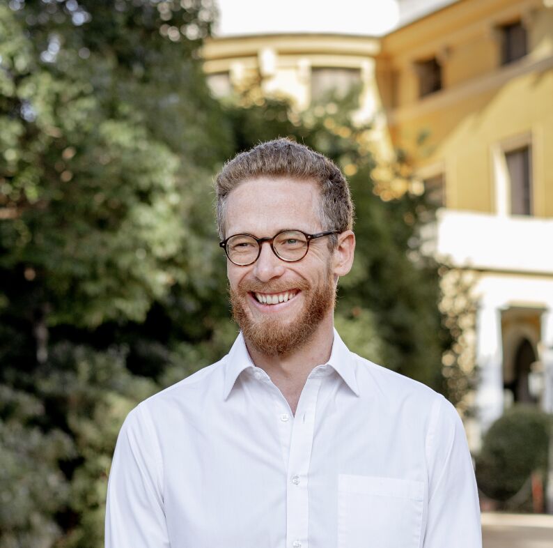 We are very happy to have James as our pilot at Meetoptics, guiding us forward to our destination. Thank you for showing us your commitment and passion! For those who don’t know him, James is the co-founder of meetoptics and the CTO, leading our technical team.