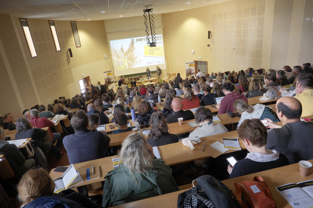 melanievoyer_'s tweet photo. Amphithéâtre complet pour l’ouverture des journées de #RENACUMP - #Cump86 à la faculté de Médecine @UnivPoitiers sur la thématique des #cump et #attentats.
@CHLaborit @CHU_de_Poitiers @celine_etchetto @HenriDelelis https://t.co/iRRzALpEeX