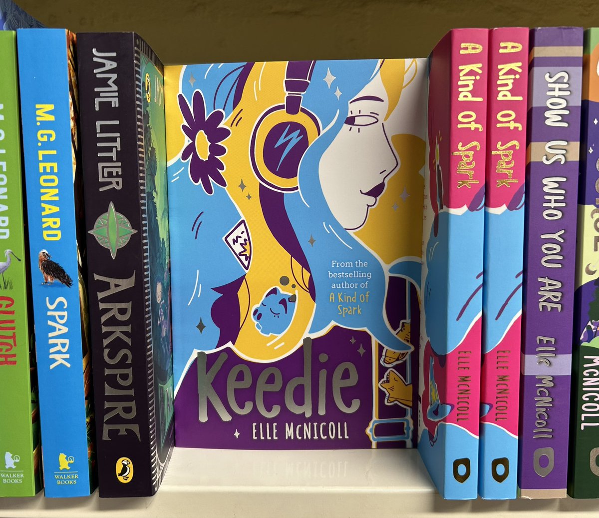 Very happy publication day to @BooksandChokers - I had the pleasure of reading both A Kind of Spark and Keedie, and they are superb! For anyone who read AKOS and wants to know more about Addie’s firecracker of an older sibling, this book absolutely delivers!